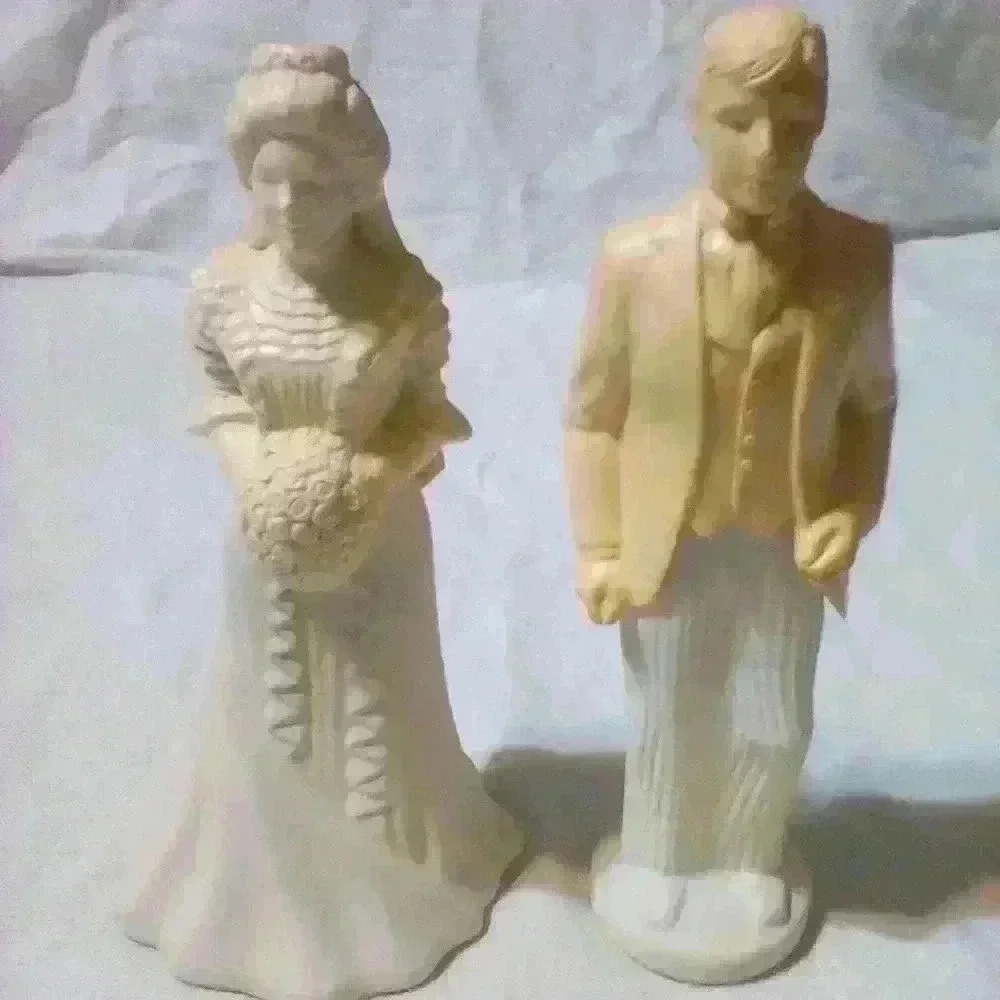 Avon 1970 vintage Bridal Moment. Bride & Groom. Sweet Honesty Cologne Bottles.